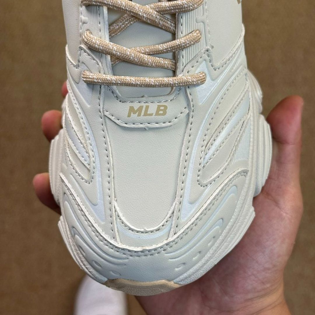 MLB Chunky Liner Low New York Yankees Cream Gold 3ASXCA12N50CRD