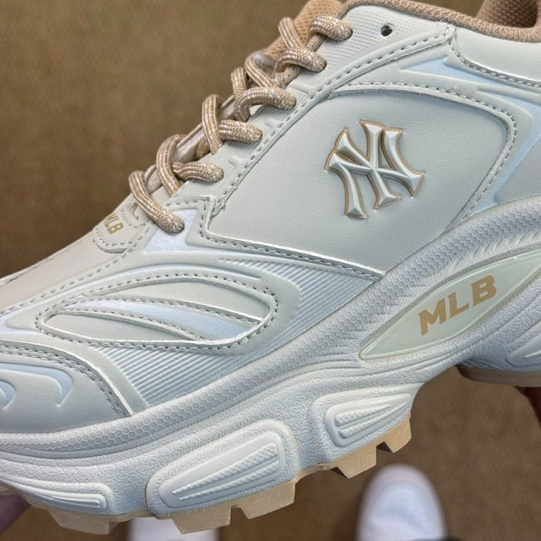 MLB Chunky Liner Low New York Yankees Cream Gold 3ASXCA12N50CRD