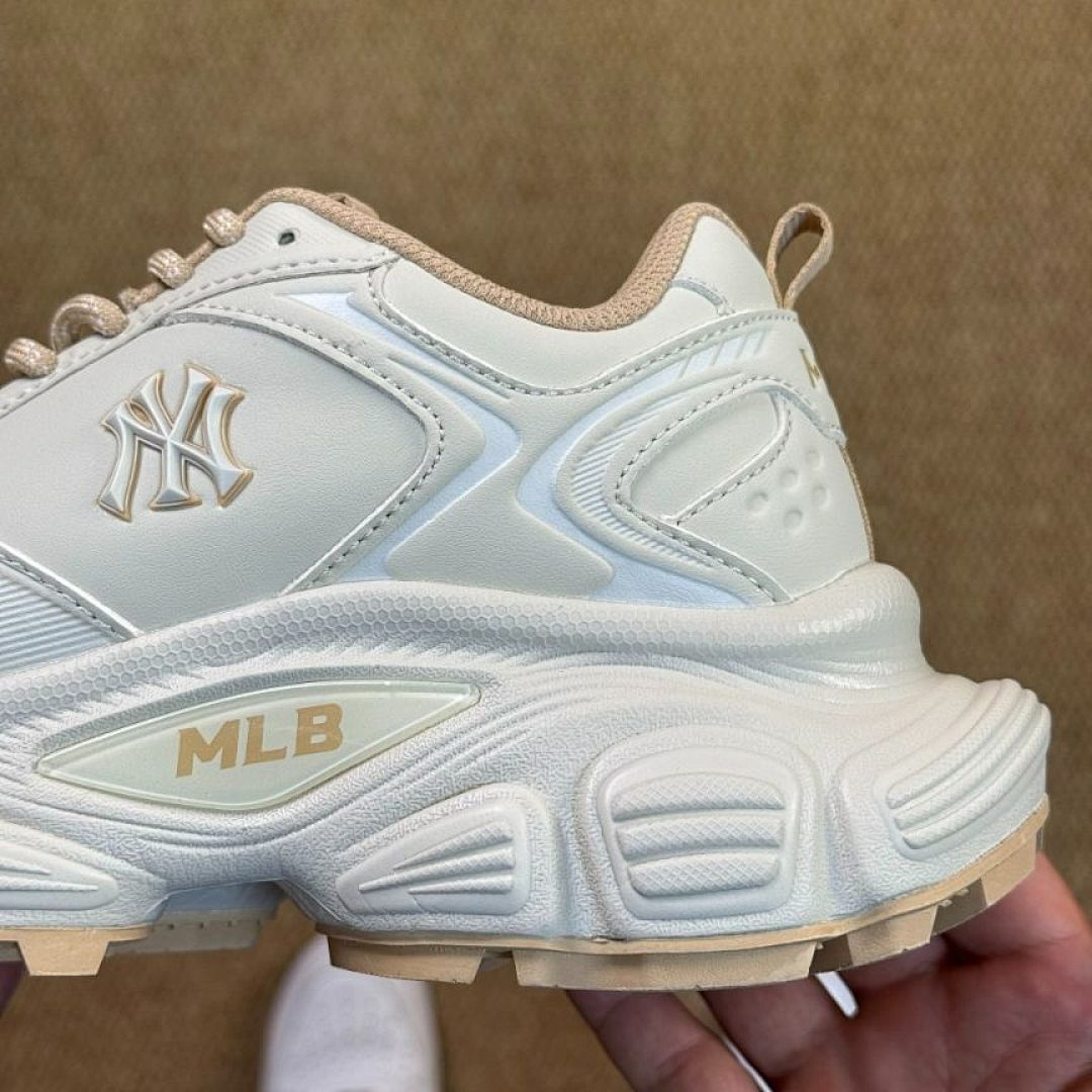 MLB Chunky Liner Low New York Yankees Cream Gold 3ASXCA12N50CRD