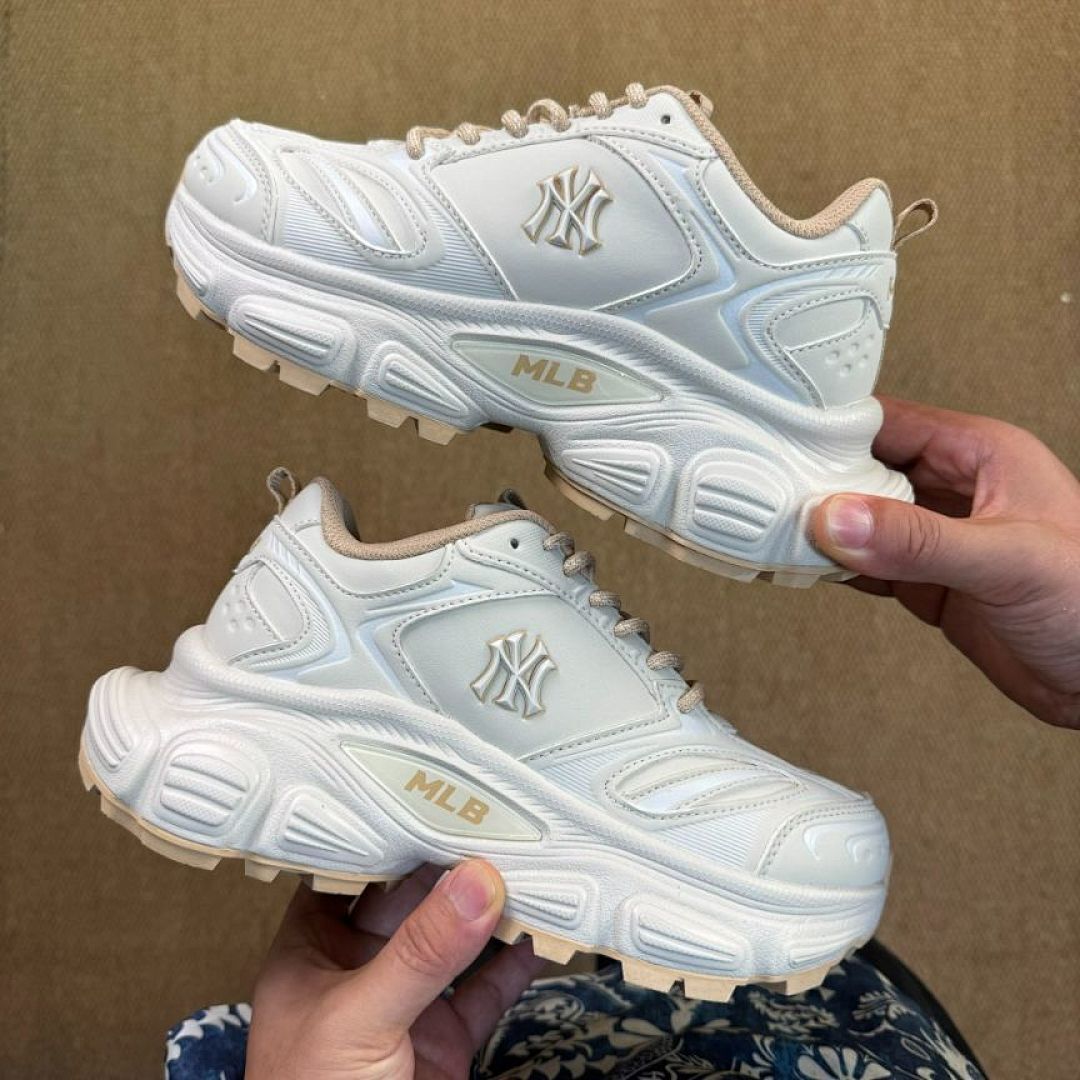 MLB Chunky Liner Low New York Yankees Cream Gold 3ASXCA12N50CRD