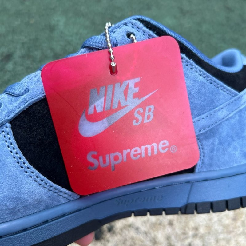 Nike SB Dunk Low Supreme Hyper Royal DH3228-103