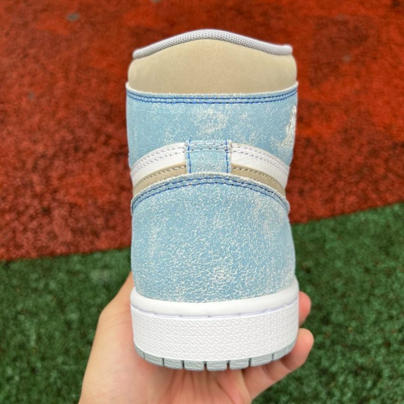 Air Jordan 1 Retro High OG "Hyper Royal" (555088-402)