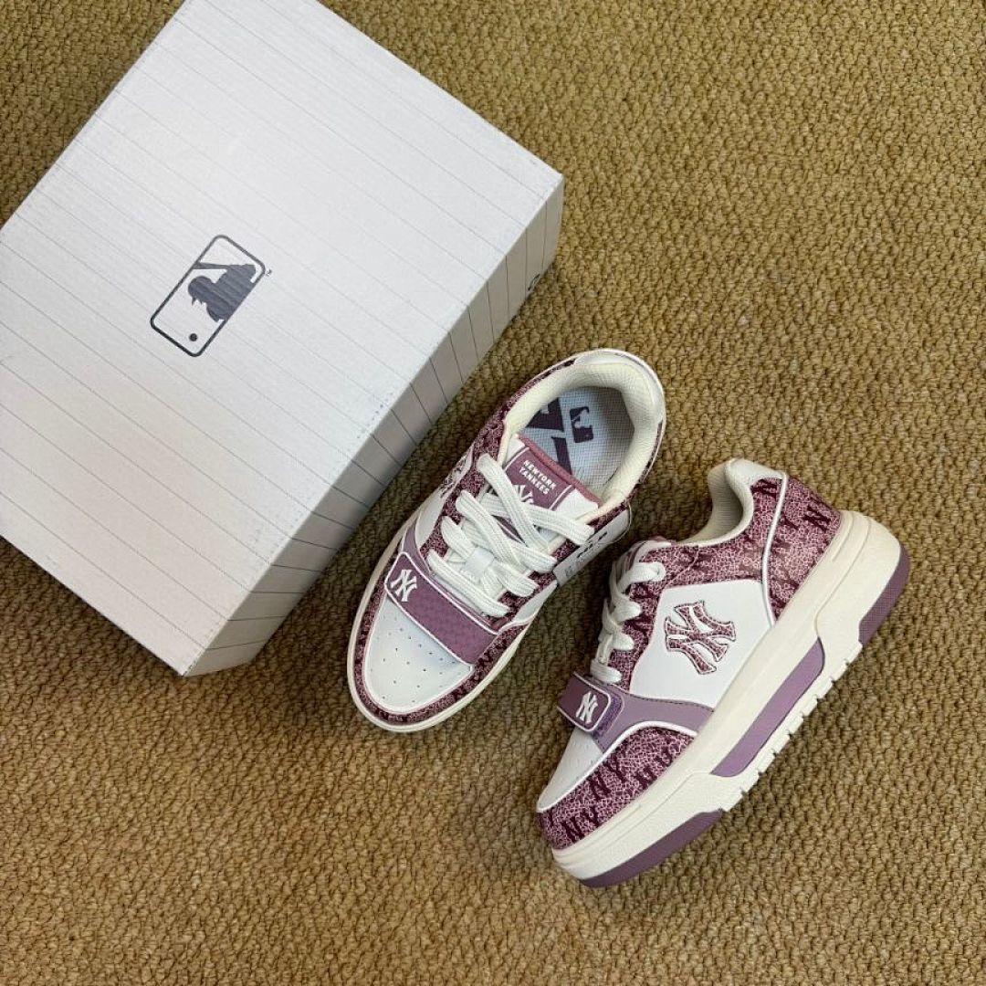 MLB New York Yankees Big Ball Chunky P Monogram Sneakers 3ASHCRK3N-50LLV White Lavender