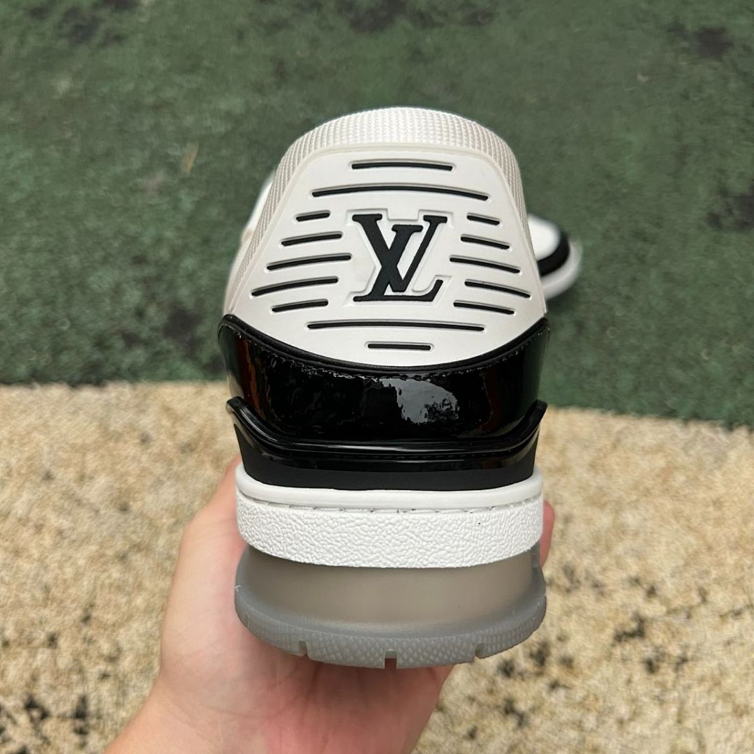 Louis Vuitton LV Trainer Sneakers White Black Monogram Embossed Calfskin Patent Leather Luxury Low Top Designer Shoes