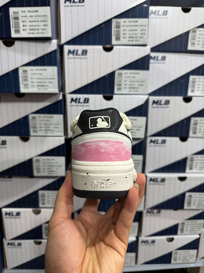 MLB New York Yankees Chunky Liner Pandaprank Graffiti Splatter Unisex Sneakers White Pink Black Platform Shoes 3ASXGV11N DPKB