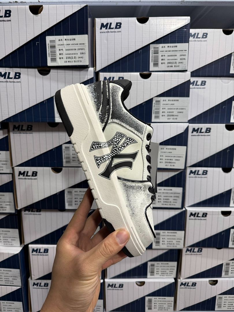 MLB New York Yankees Chunky Liner Vintage Denim Distressed White Black Silver Sneakers 3ASXVO13N QP081