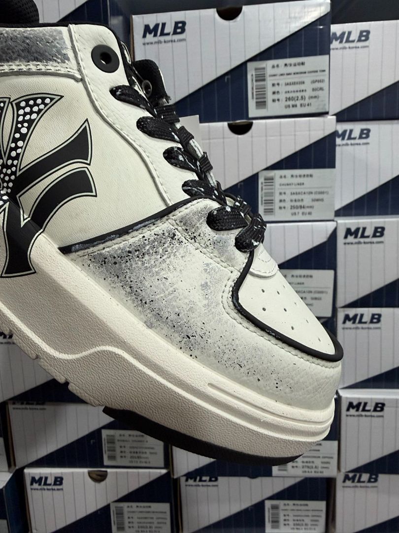 MLB New York Yankees Chunky Liner Vintage Denim Distressed White Black Silver Sneakers 3ASXVO13N QP081
