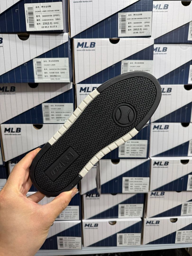 MLB New York Yankees Chunky Liner Vintage Denim Distressed White Black Silver Sneakers 3ASXVO13N QP081