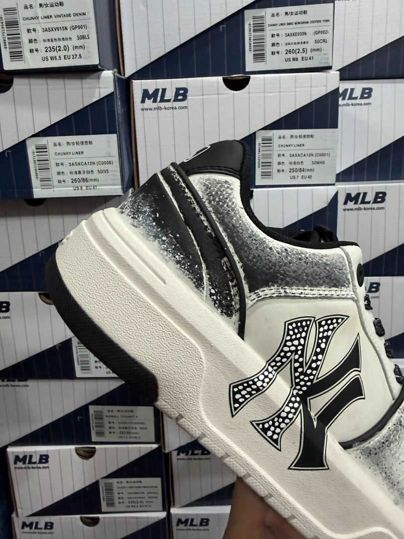 MLB New York Yankees Chunky Liner Vintage Denim Distressed White Black Silver Sneakers 3ASXVO13N QP081