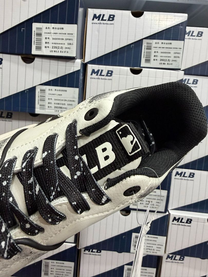 MLB New York Yankees Chunky Liner Vintage Denim Distressed White Black Silver Sneakers 3ASXVO13N QP081