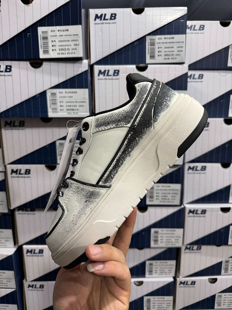 MLB New York Yankees Chunky Liner Vintage Denim Distressed White Black Silver Sneakers 3ASXVO13N QP081