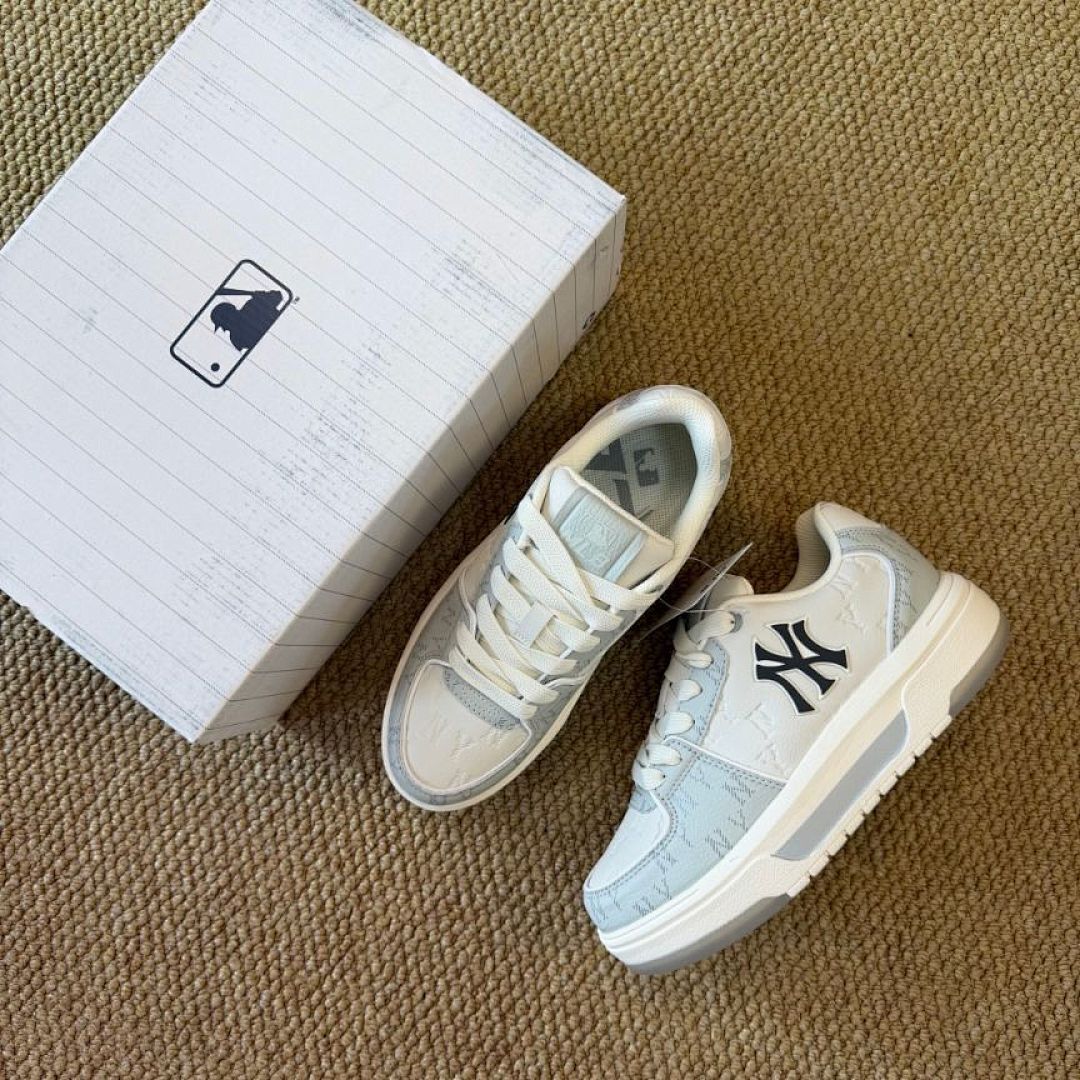 MLB Korea New York Yankees Monogram Chunky Liner Low Sneakers Light Blue 3ASCHL13N-50BLL