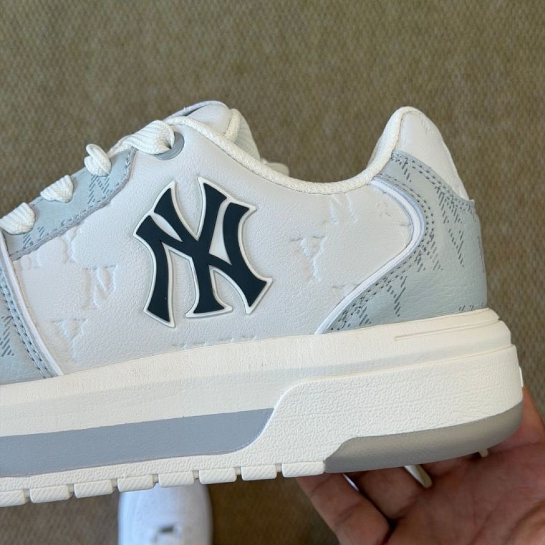 MLB Korea New York Yankees Monogram Chunky Liner Low Sneakers Light Blue 3ASCHL13N-50BLL
