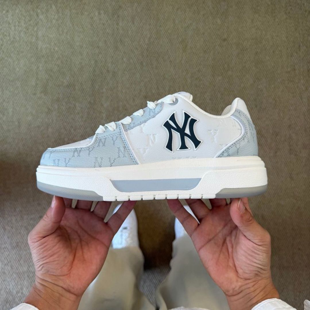 MLB Korea New York Yankees Monogram Chunky Liner Low Sneakers Light Blue 3ASCHL13N-50BLL