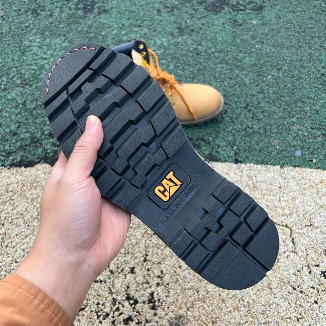 Caterpillar Men's Colorado Classic Work Boots Honey Reset with Bulldozer Logo
