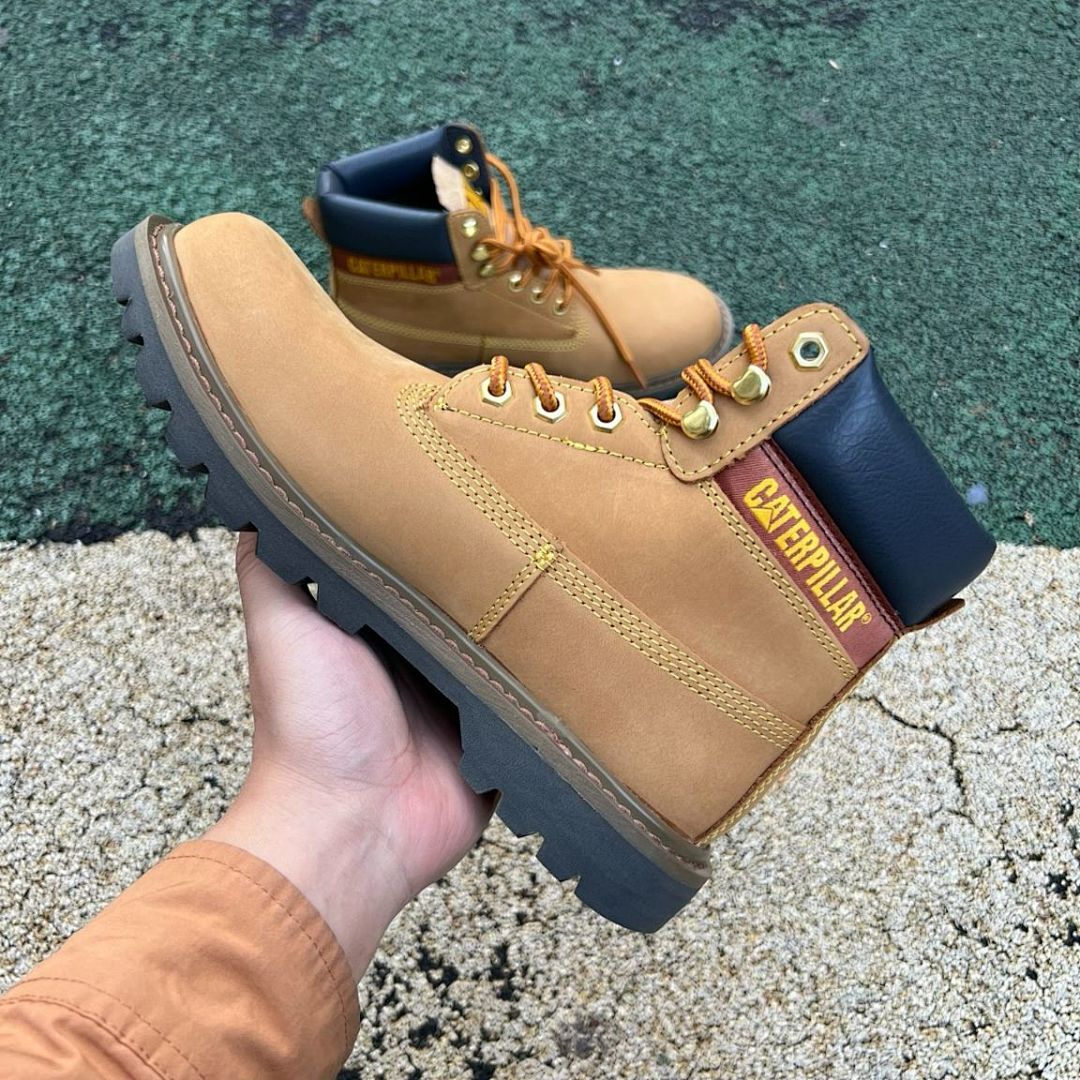 Caterpillar Men's Colorado Classic Work Boots Honey Reset with Bulldozer Logo