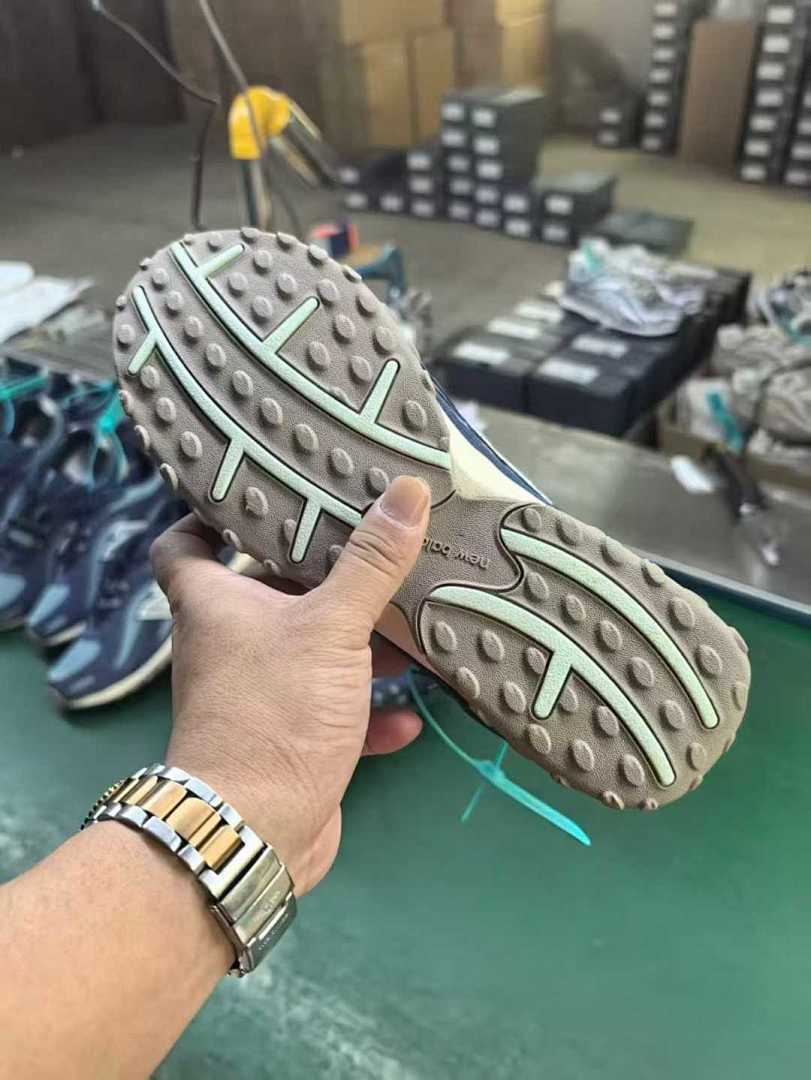 New Balance 204L Blue Teal Grey Cream Lifestyle Running Sneakers