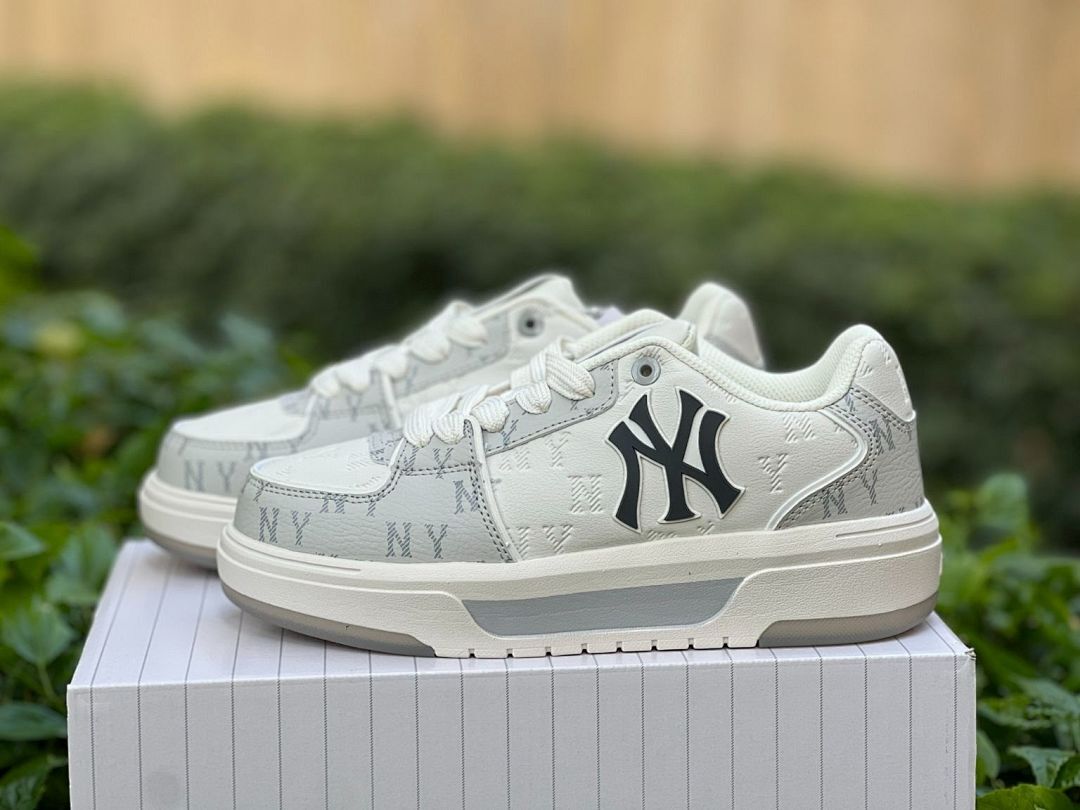 MLB Korea New York Yankees Chunky Liner Low Top Monogram Sneakers White (3ASXCALN5007)