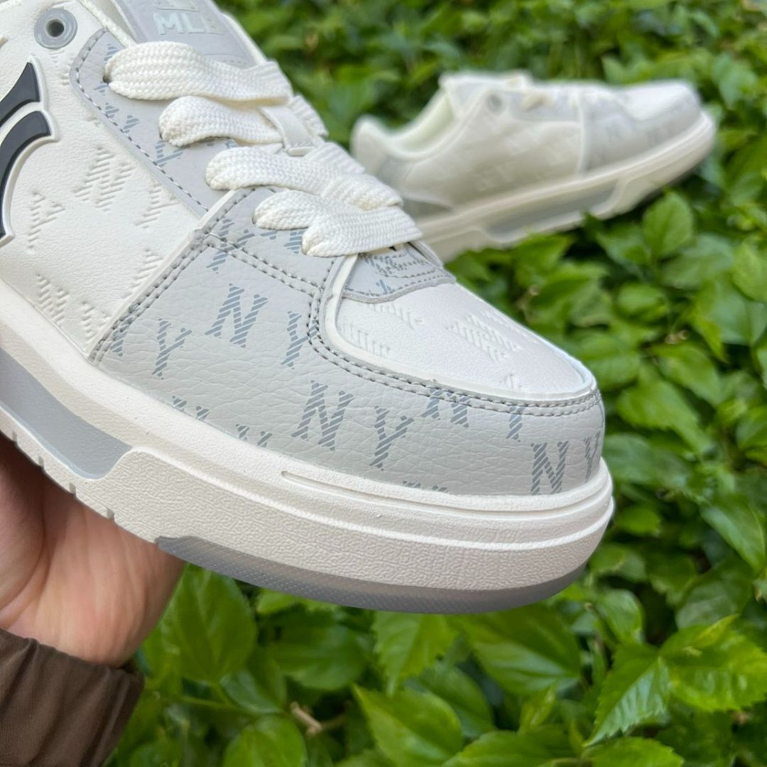 MLB Korea New York Yankees Chunky Liner Low Top Monogram Sneakers White (3ASXCALN5007)