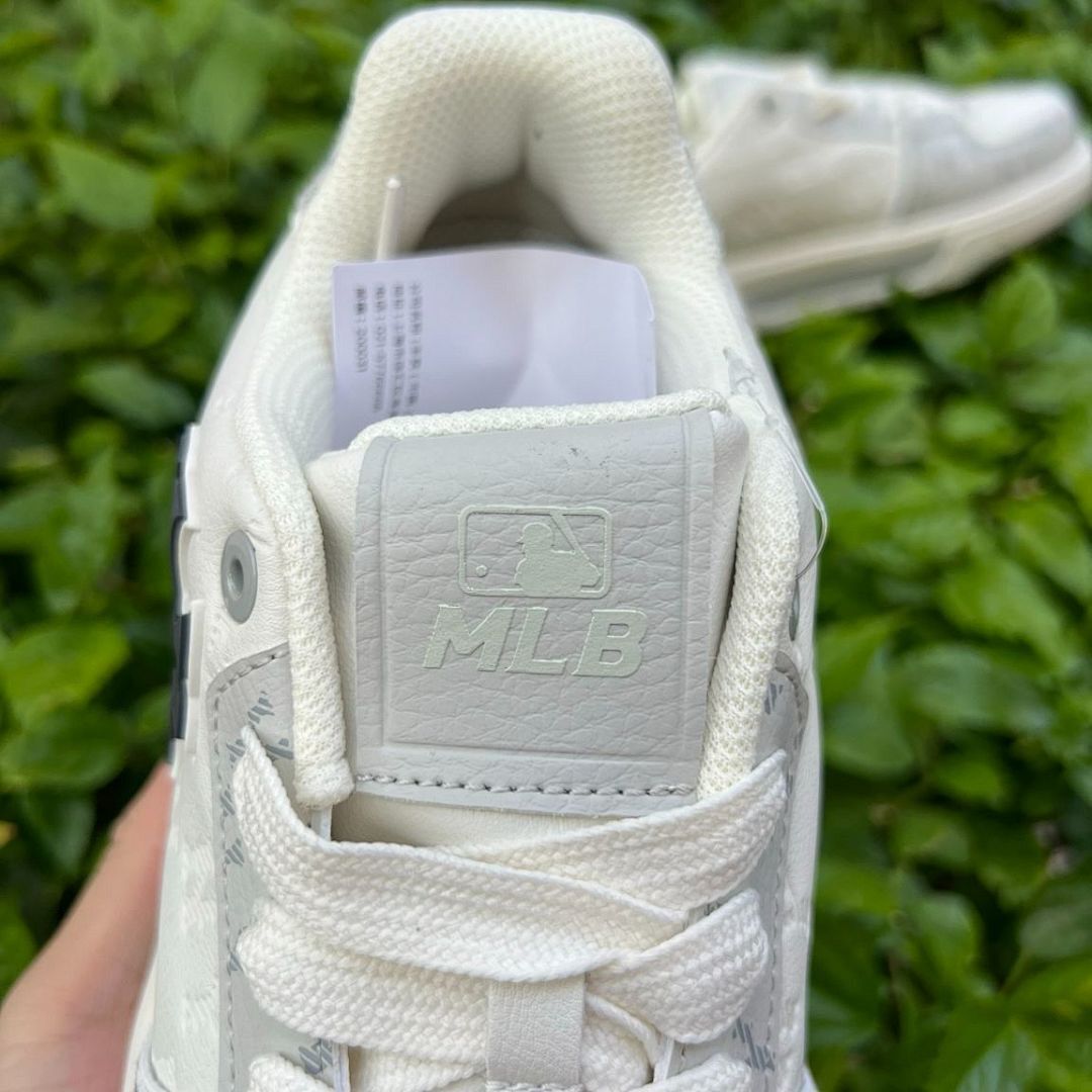 MLB Korea New York Yankees Chunky Liner Low Top Monogram Sneakers White (3ASXCALN5007)