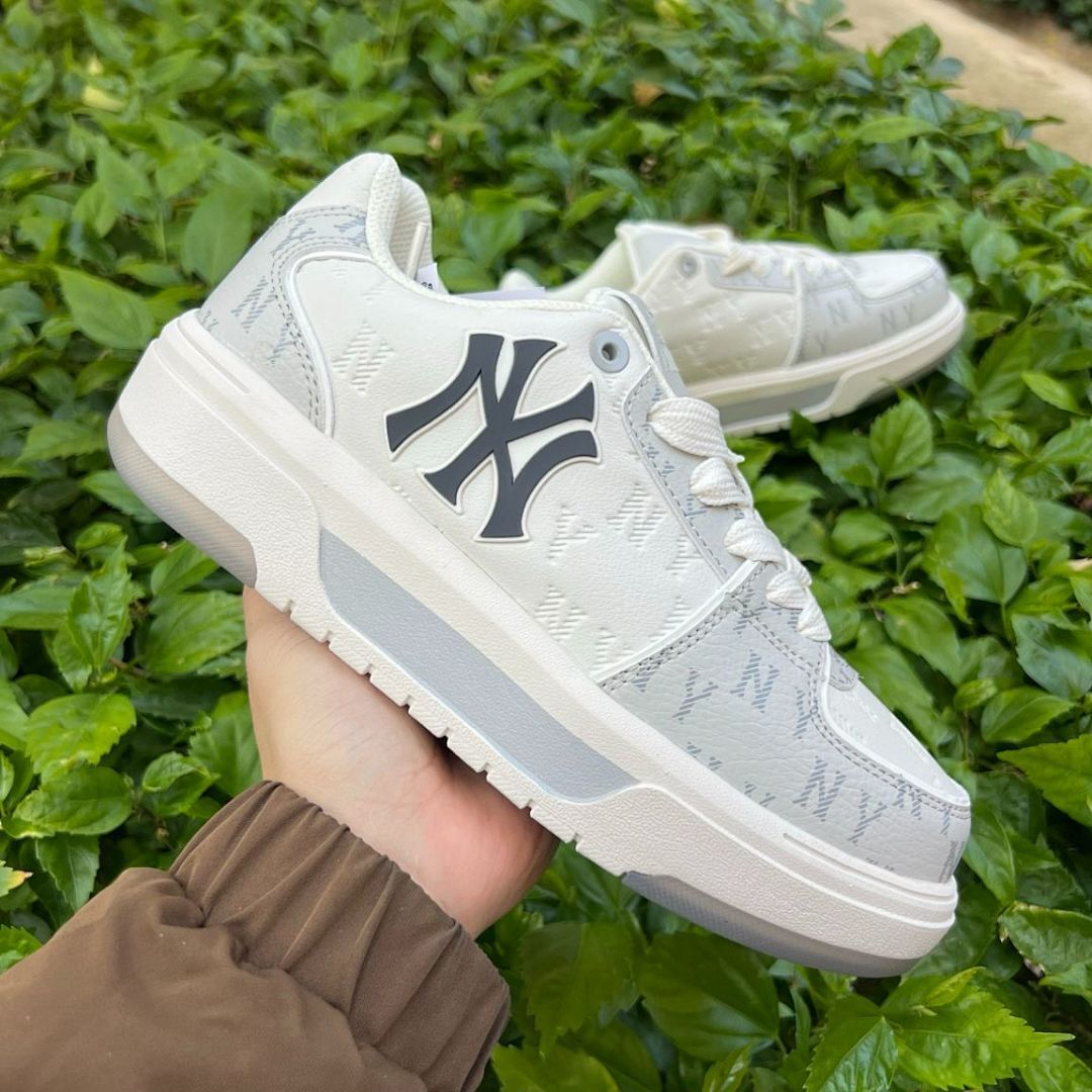 MLB Korea New York Yankees Chunky Liner Low Top Monogram Sneakers White (3ASXCALN5007)