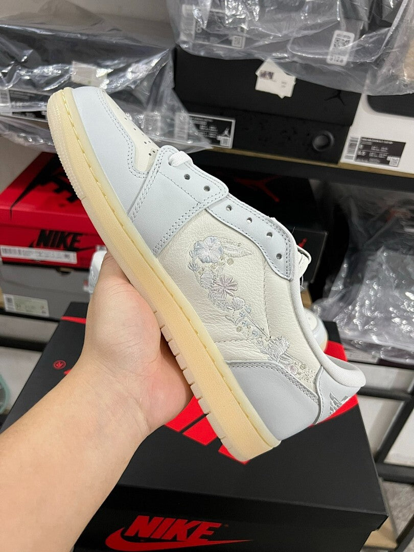 Air Jordan 1 Low SE "Floral Embroidery" White Light Smoke Grey Sail FN8918-100 Women's Sneakers