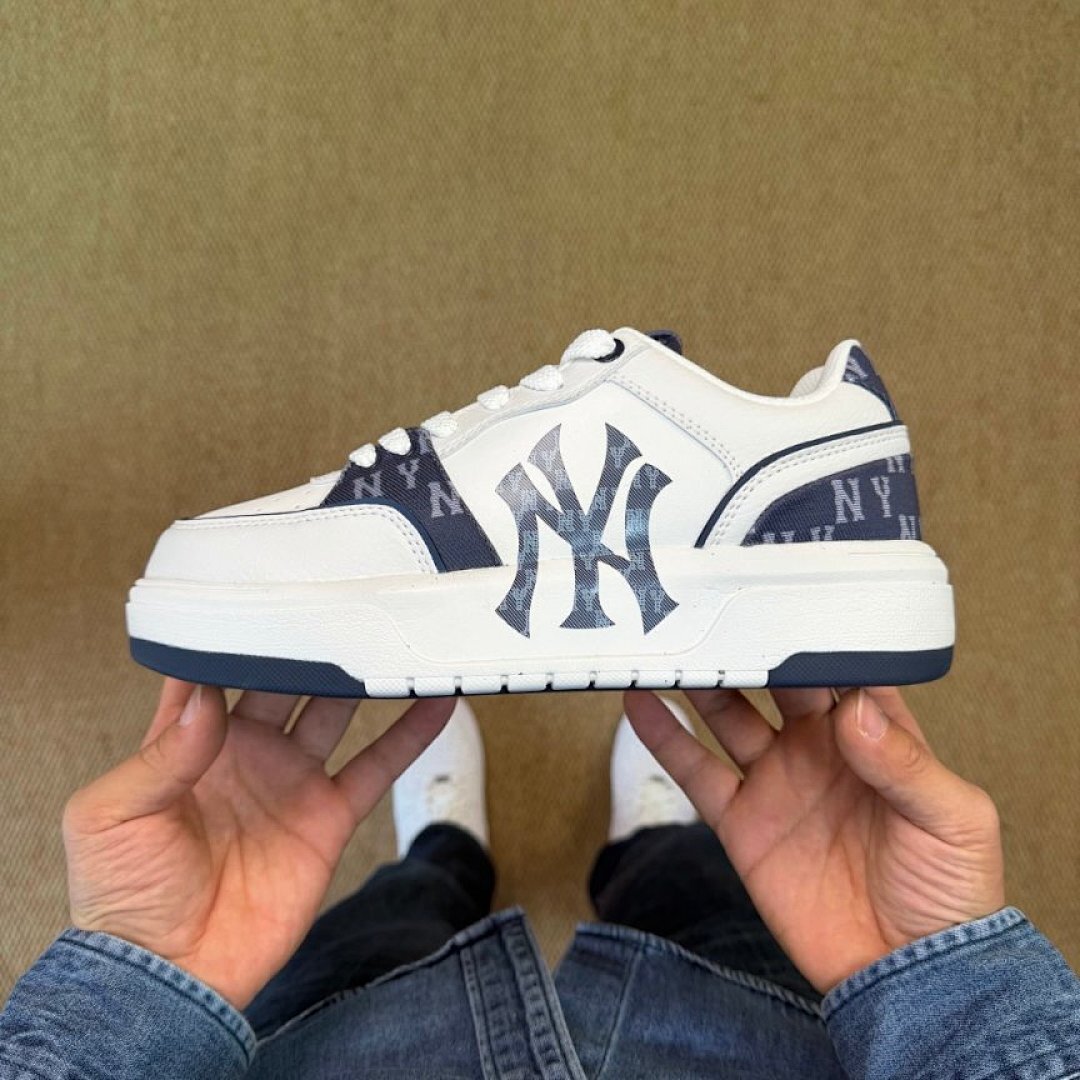 MLB New York Yankees Monogram Low Top Platform Sneakers White Navy