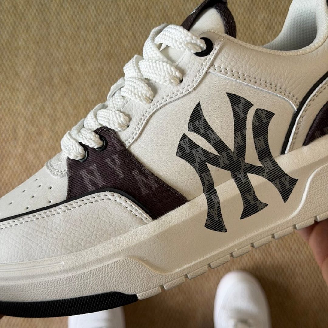 MLB New York Yankees Playball Origin Monogram Chunky Low Sneakers White Dark Brown 3ASXCAA2N-50BGS