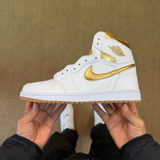 Nike Air Jordan 1 Retro High OG 'Metallic Gold' White Gold Gum Sole Sneakers 555088-103