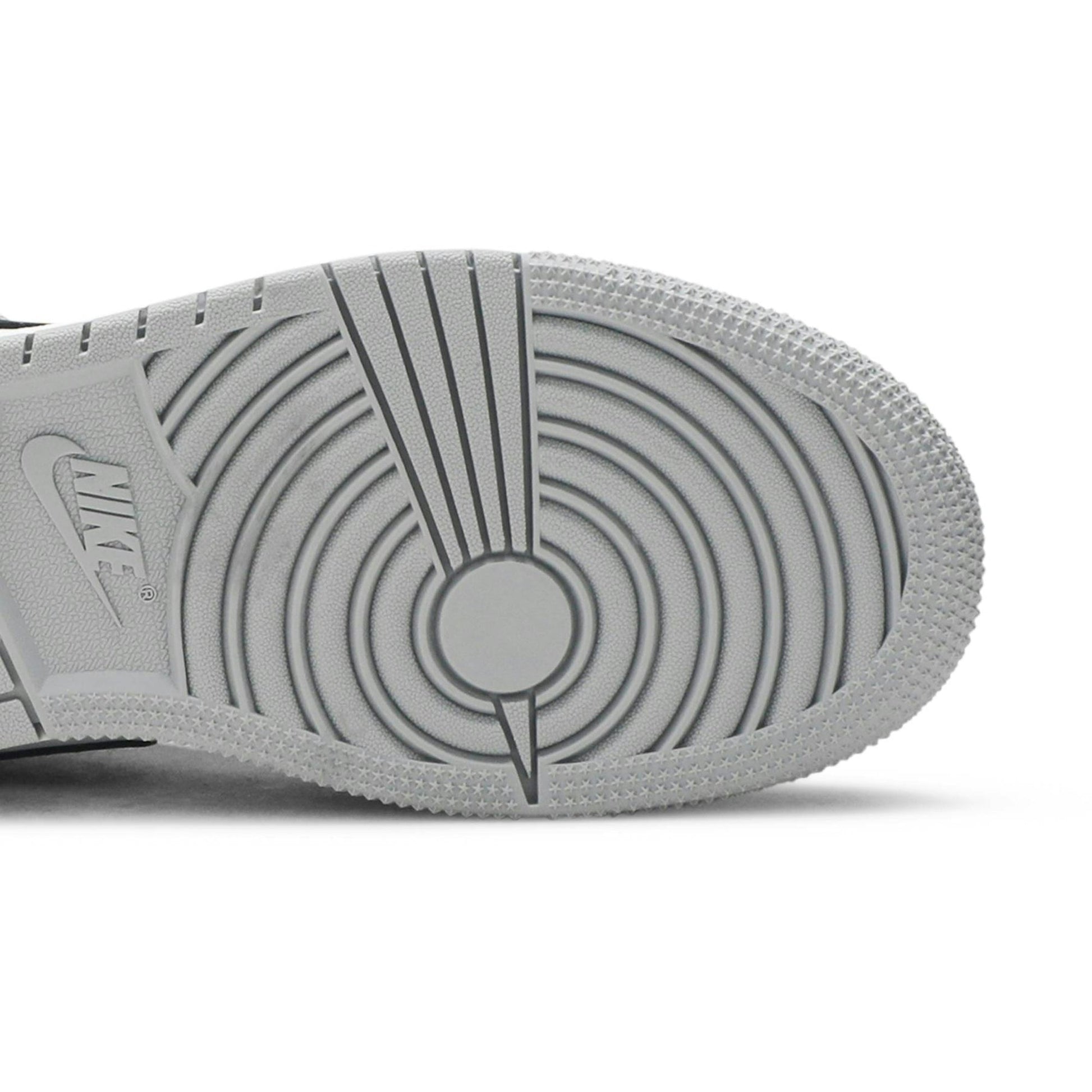 ( Grade School ) Air Jordan 1 Mid ‘Light Smoke Grey’ 554725-092