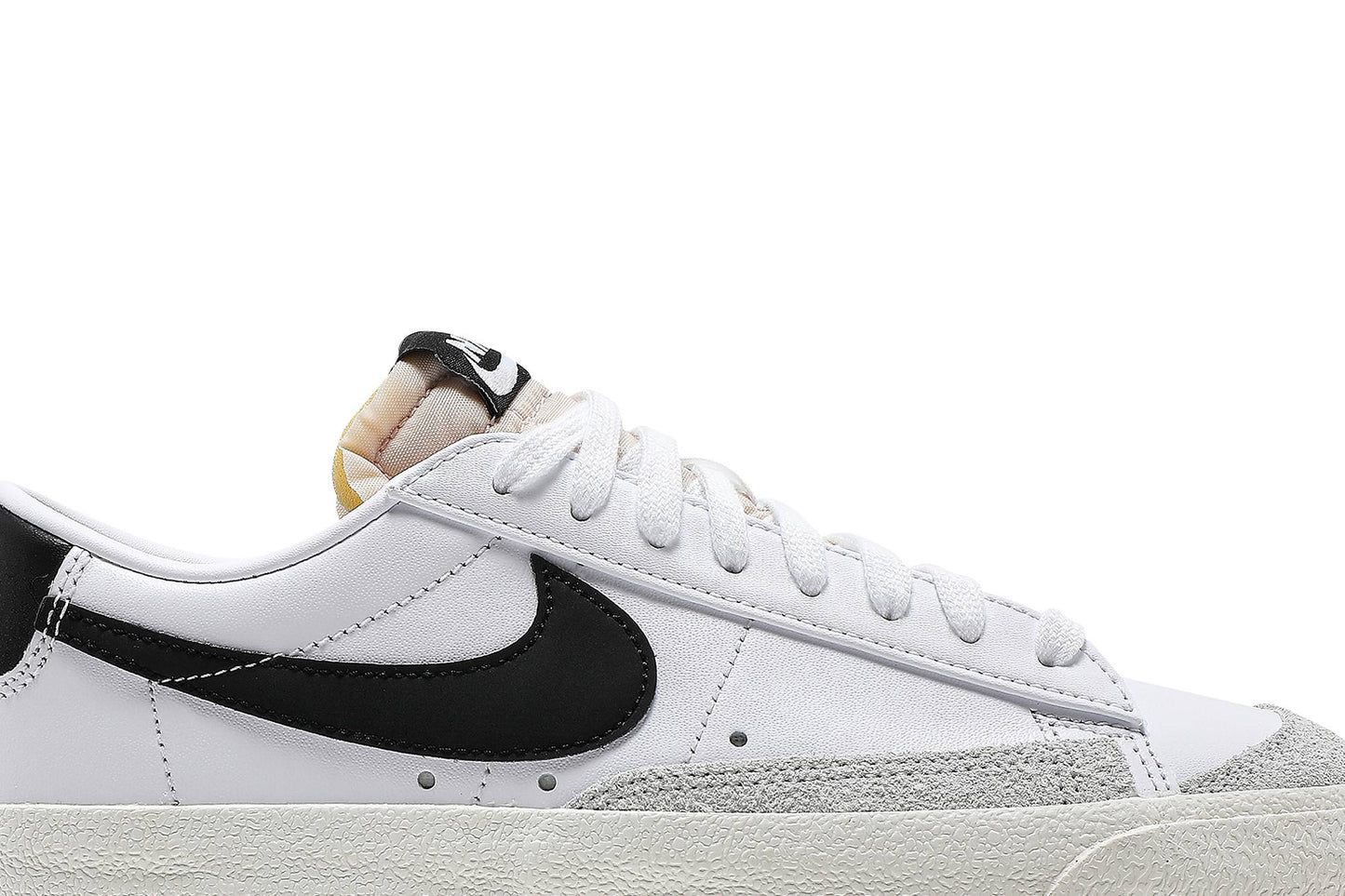 ( Women ) Nike Blazer Low ’77 ‘White Black’ DC4769-102