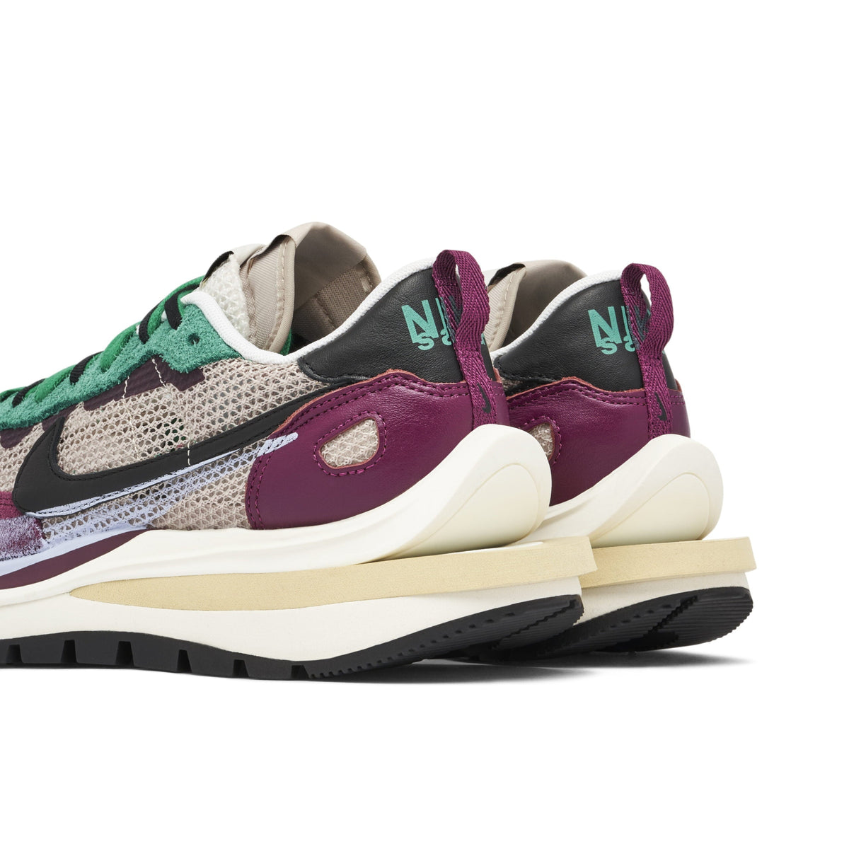 Sacai X Nike Vaporwaffle Red Green