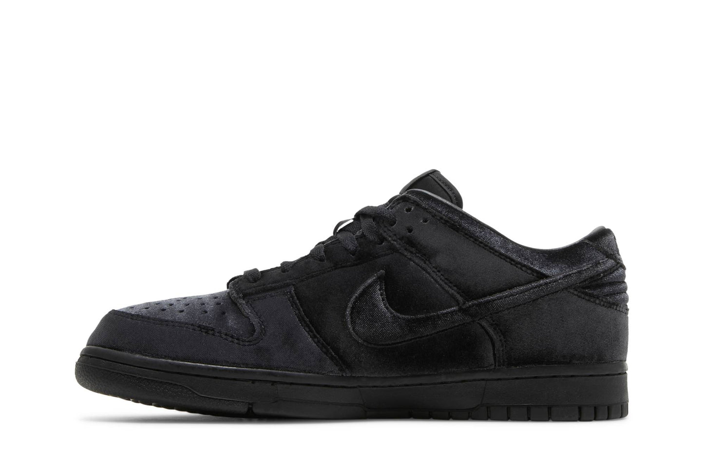 Dover Street Market X Nike Dunk Low ‘Triple Black’ DH2686-002