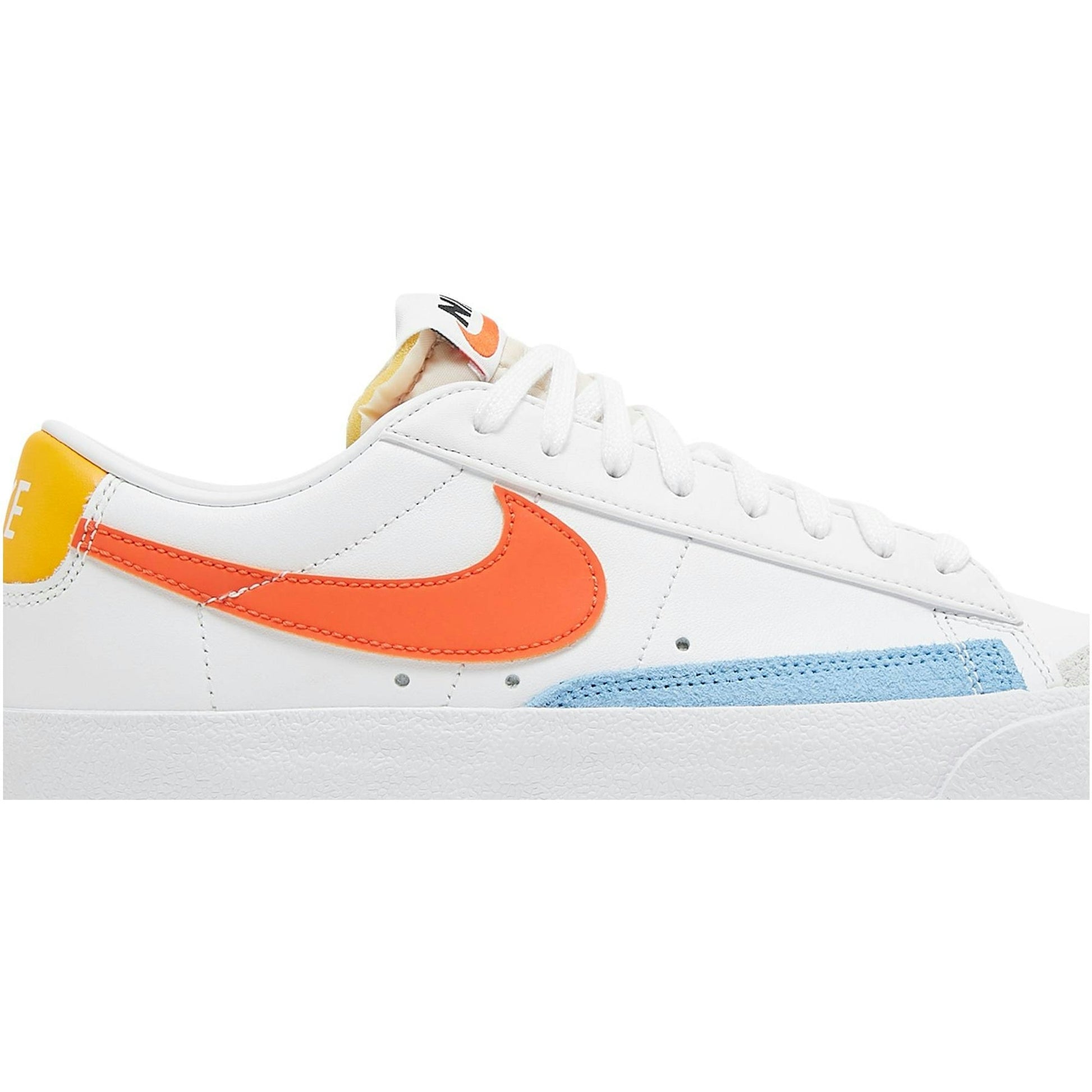 ( Women ) Nike Blazer Low ’77 ‘White Orange’ DC4769-105