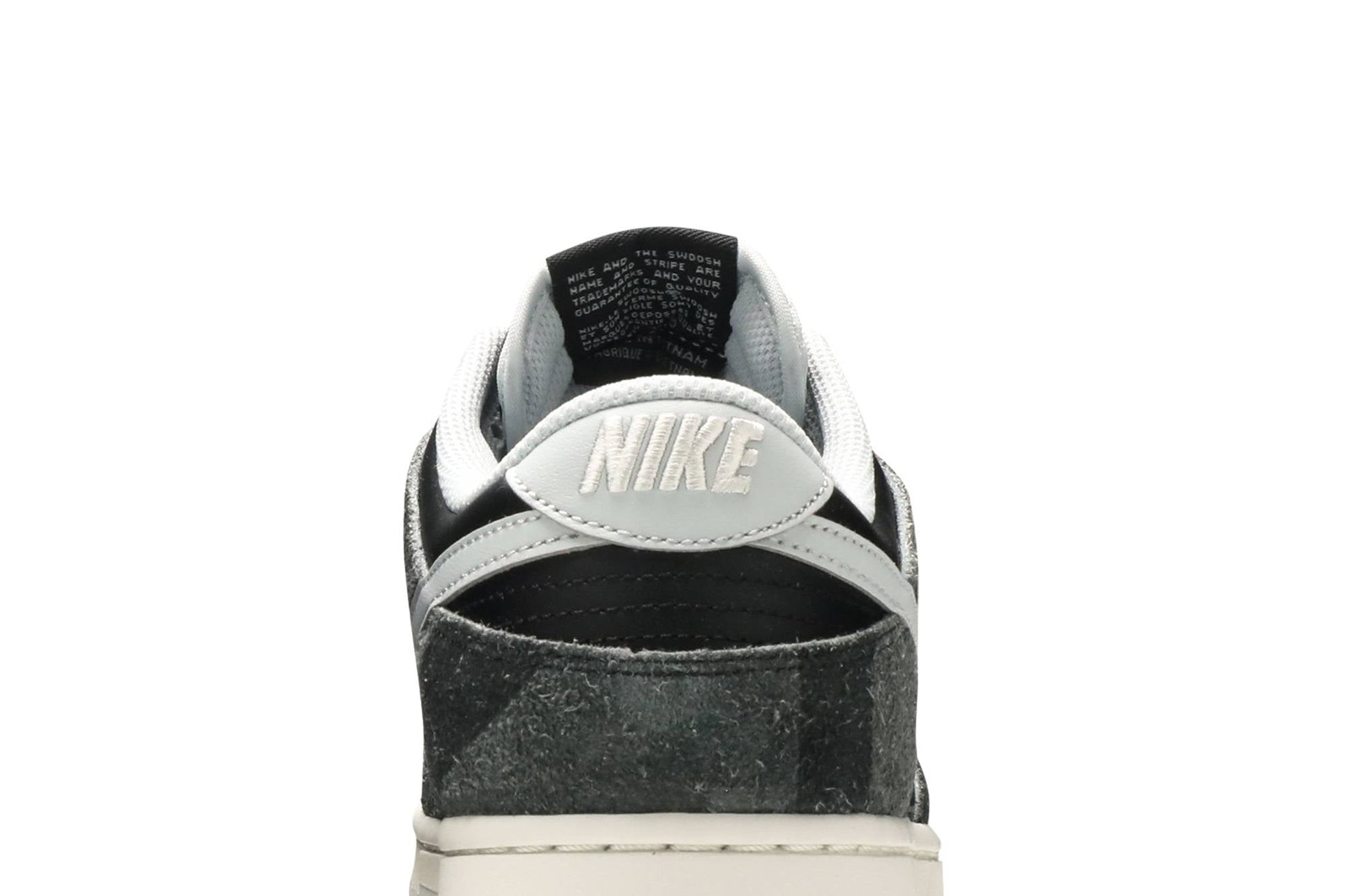 Nike Dunk Low Premium ‘Animal Pack – Zebra’ DH7913-001