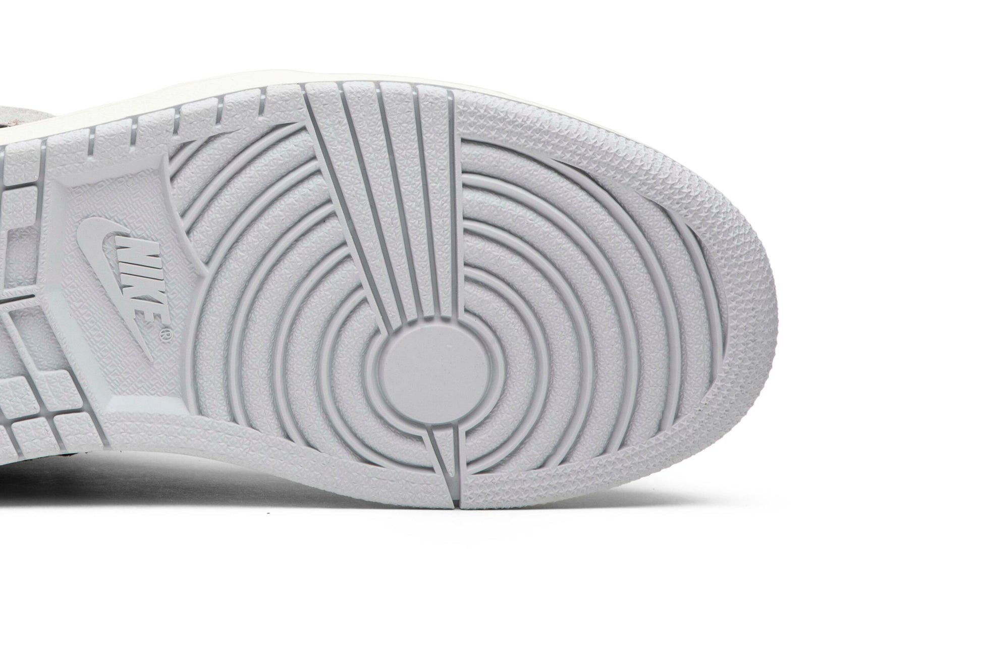 Air Jordan 1 Retro High OG ‘Neutral Grey’ 555088-018