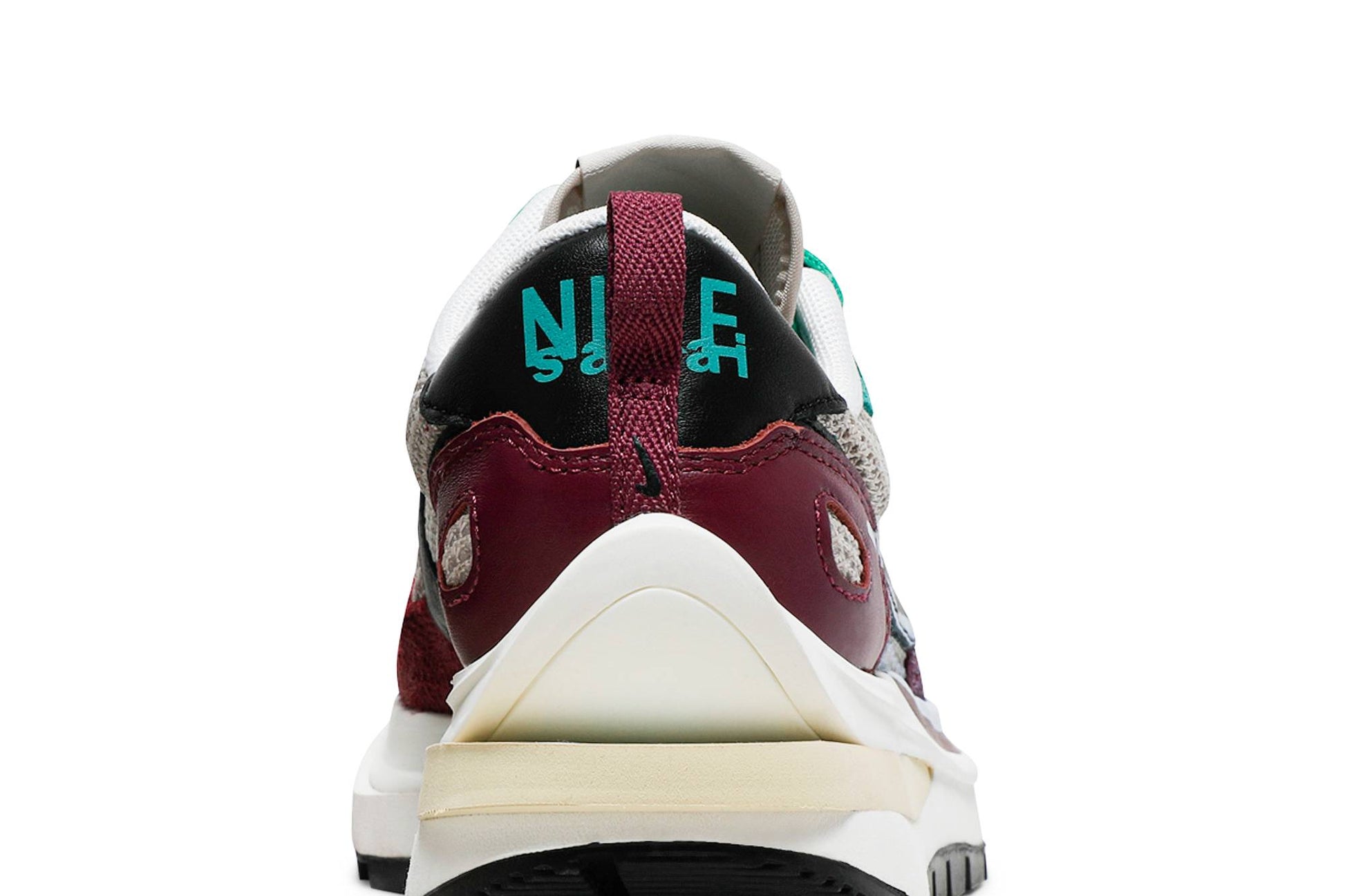 Sacai X Nike VaporWaffle SP ‘Villain Red’ DD3035-200