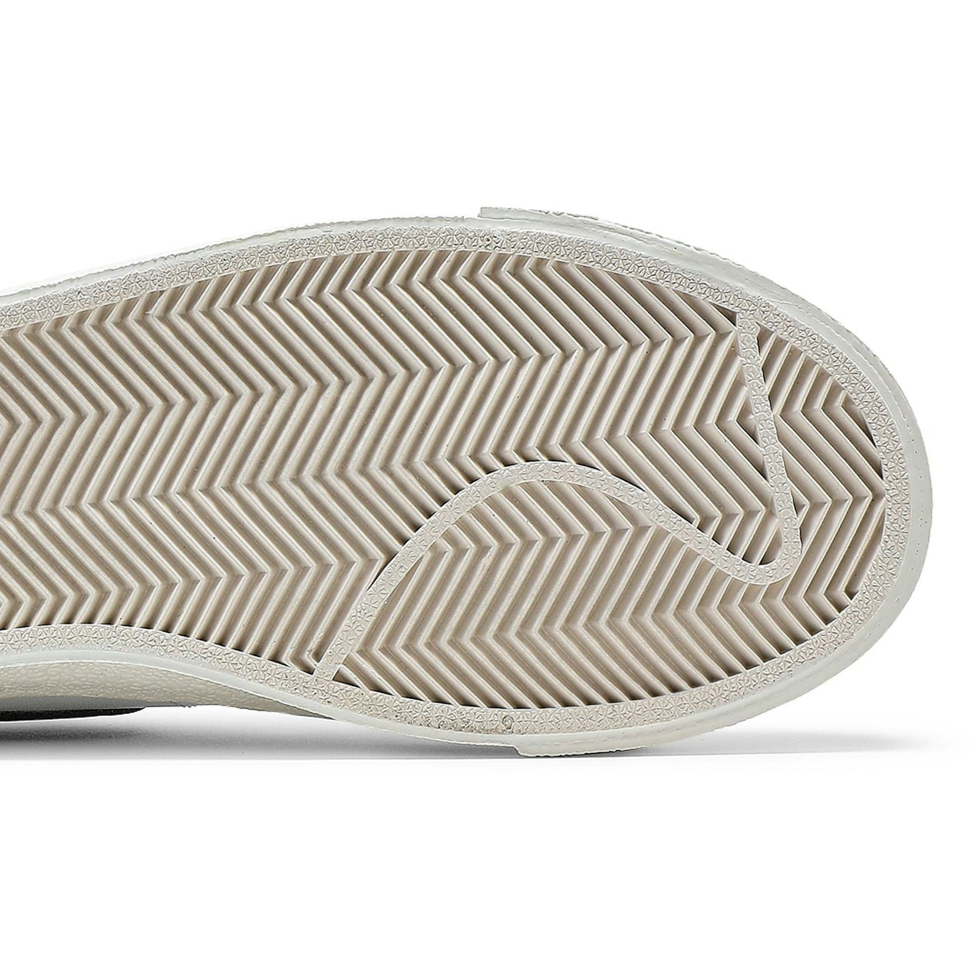 ( Women ) Nike Blazer Low ’77 ‘White Black’ DC4769-102
