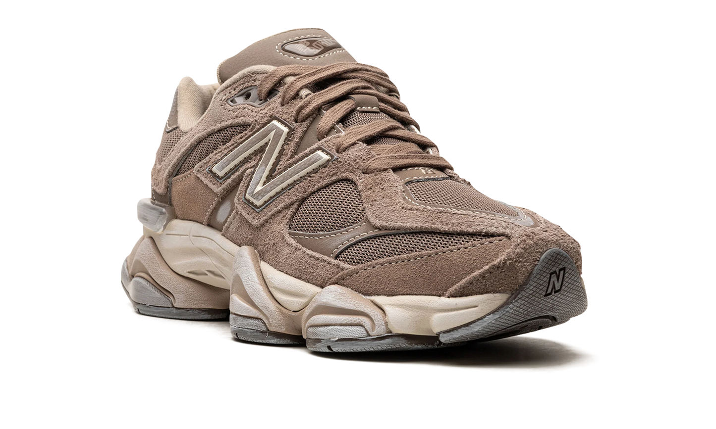 9060 "Mushroom Brown" U9060PB Sneakers