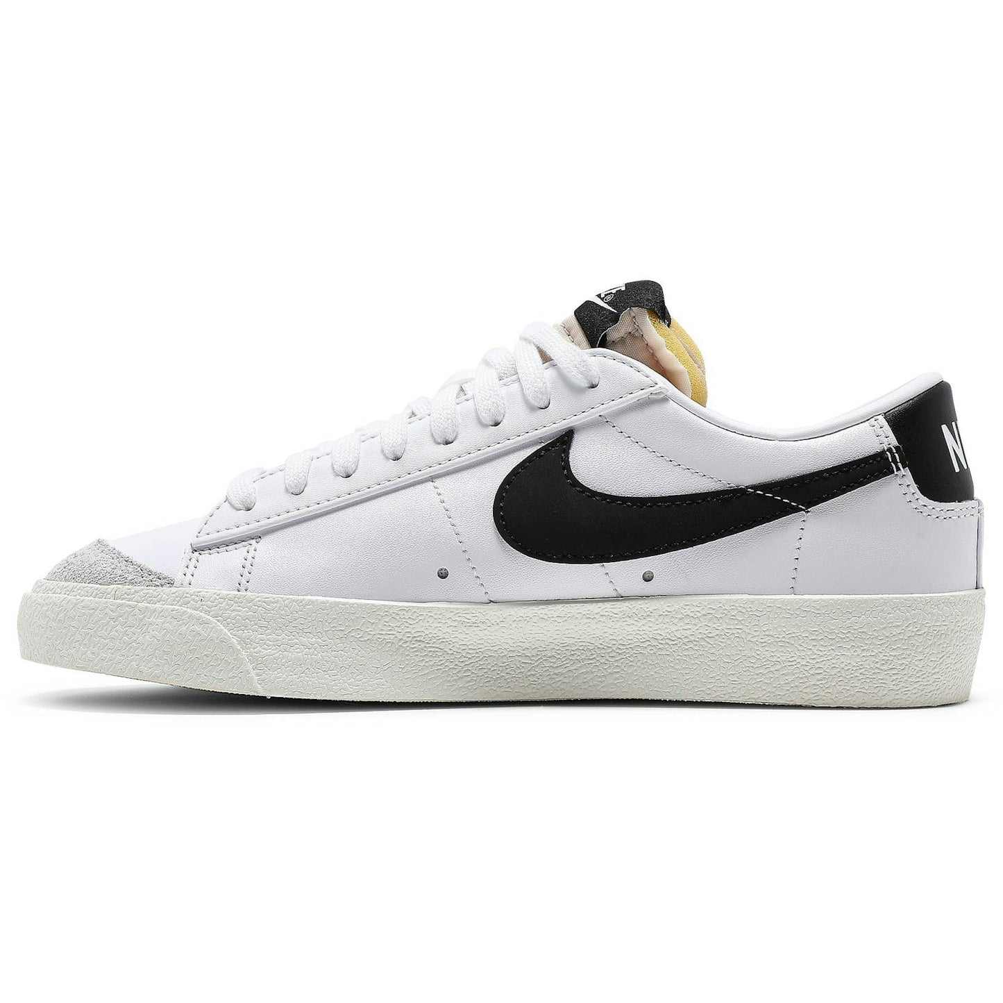 ( Women ) Nike Blazer Low ’77 ‘White Black’ DC4769-102