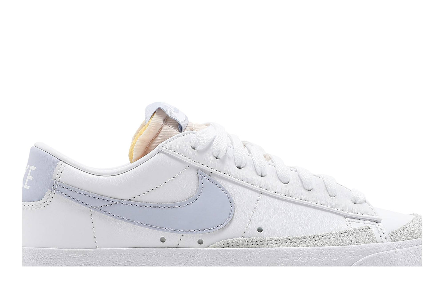 ( Women ) Nike Blazer Low ’77 ‘White Ghost’ DC4769-103