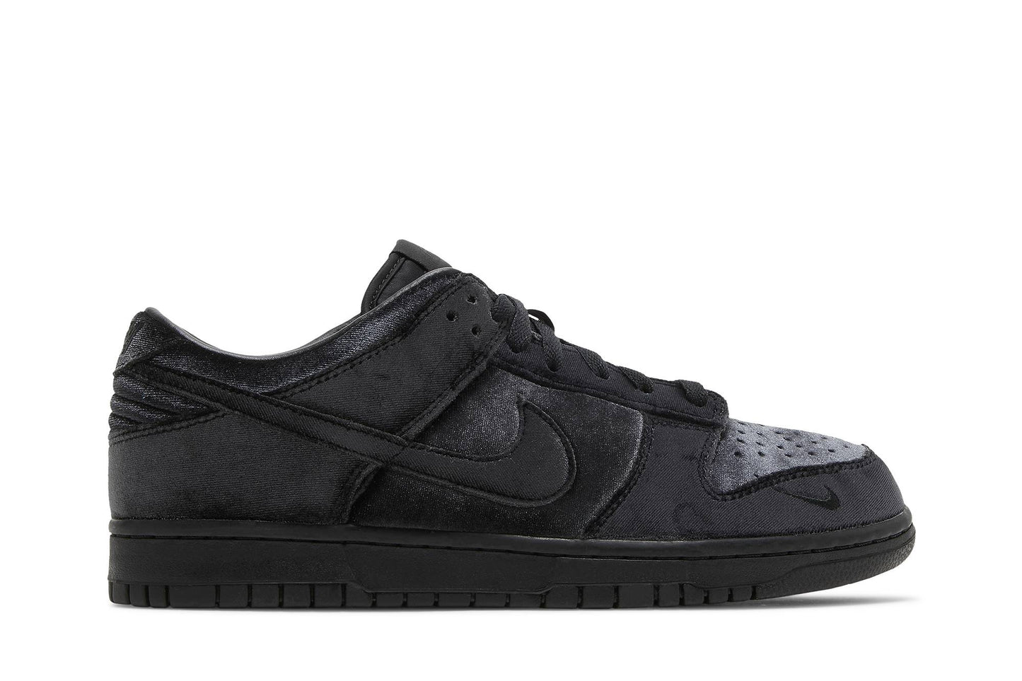Dover Street Market X Nike Dunk Low ‘Triple Black’ DH2686-002