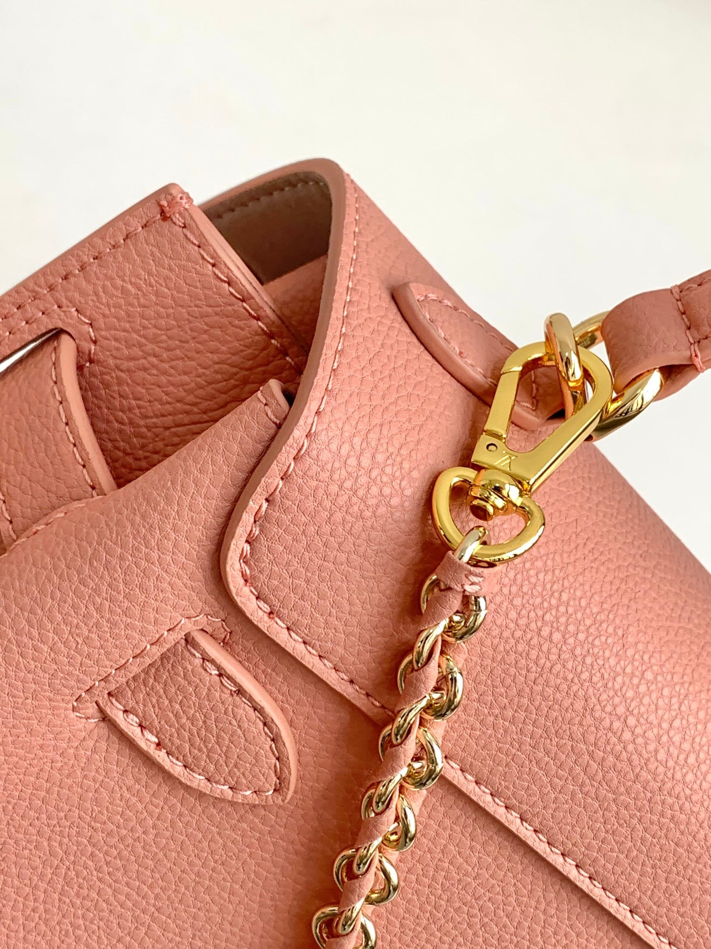 Louis Vuitton Capucines BB Taurillon Leather Handbag - Rose / Gold