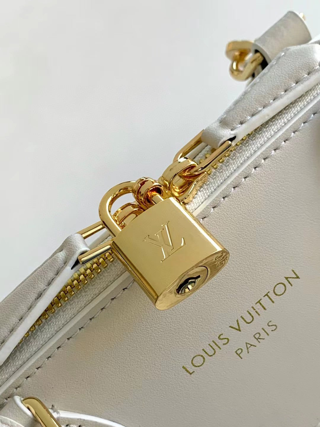 Louis Vuitton Classic Beige Textured Leather Satchel Handbag with Crossbody Strap