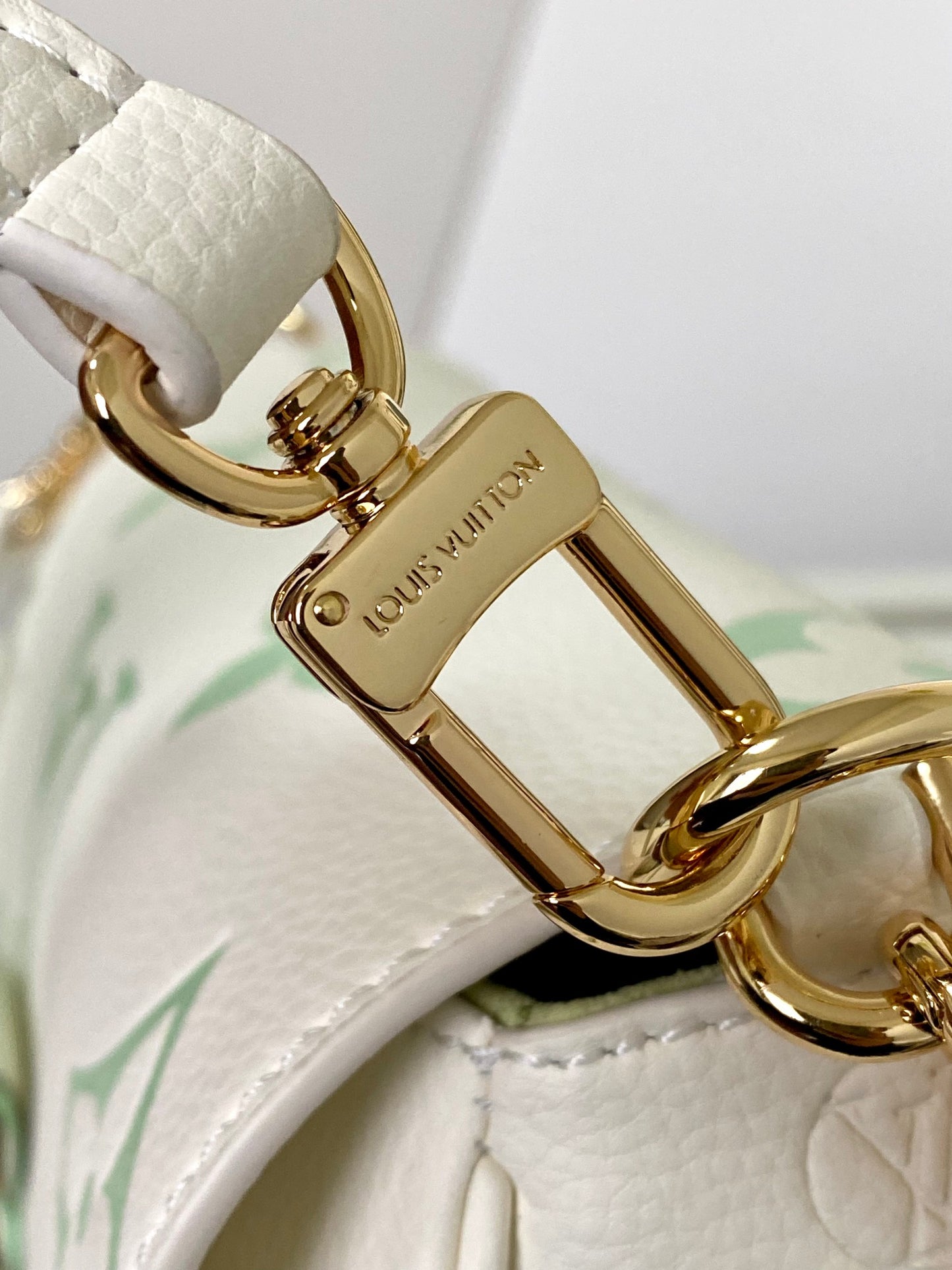 Louis Vuitton White Monogram Pattern Leather Shoulder Bag with Gold Chain Strap
