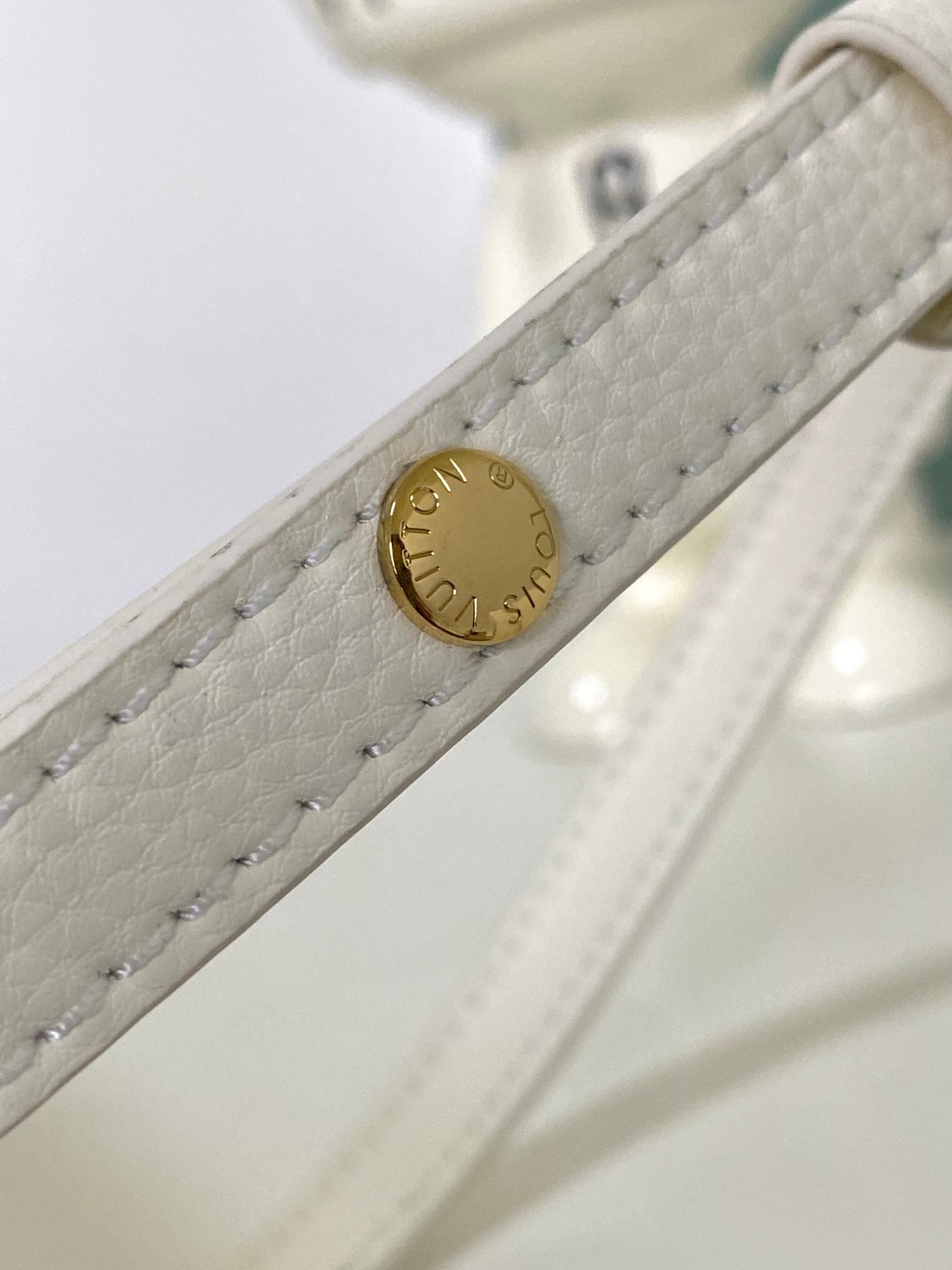 Louis Vuitton White Monogram Pattern Leather Shoulder Bag with Gold Chain Strap