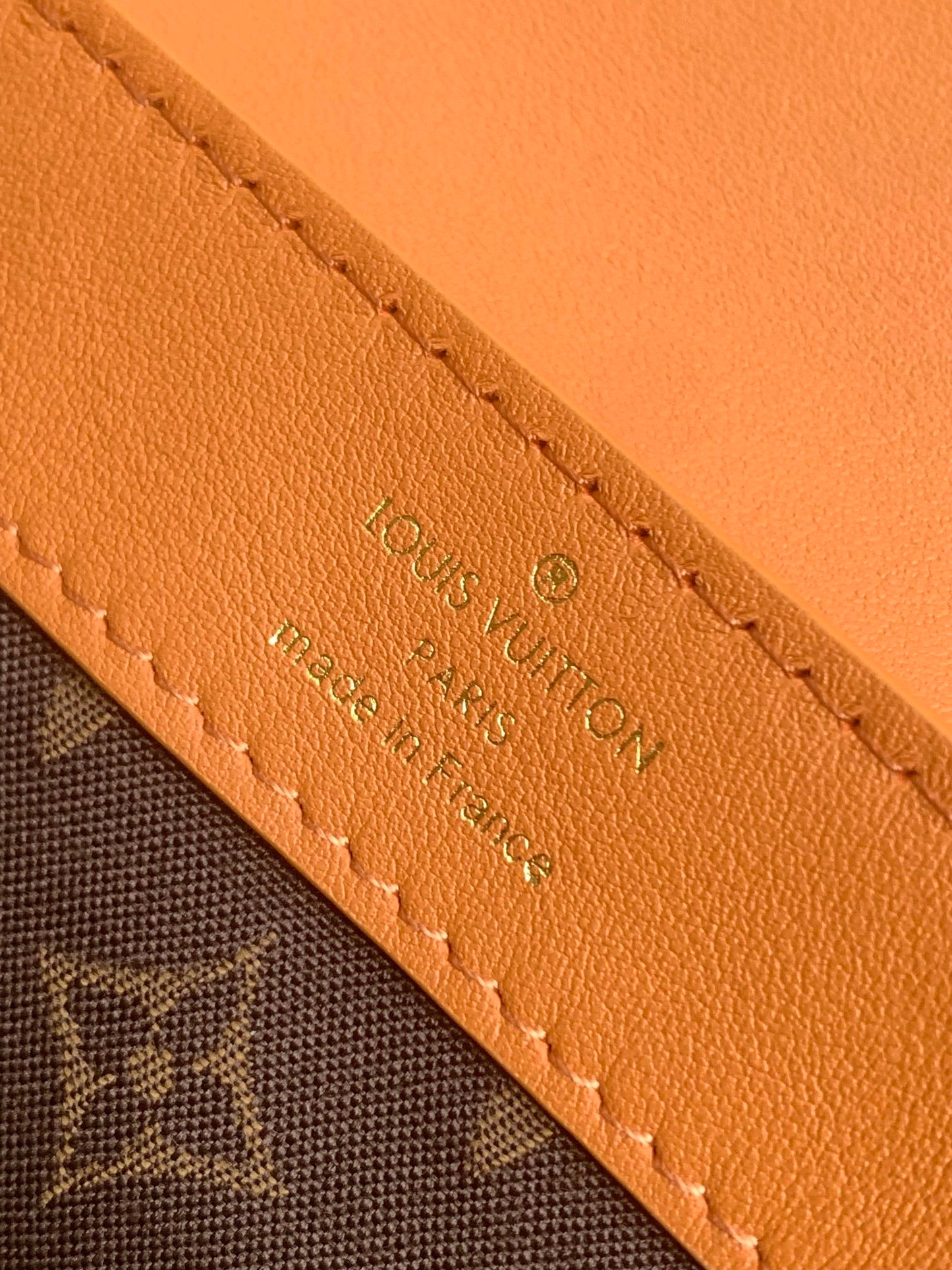 Louis Vuitton Elegant Tan Leather Crossbody Shoulder Bag with Gold Chain