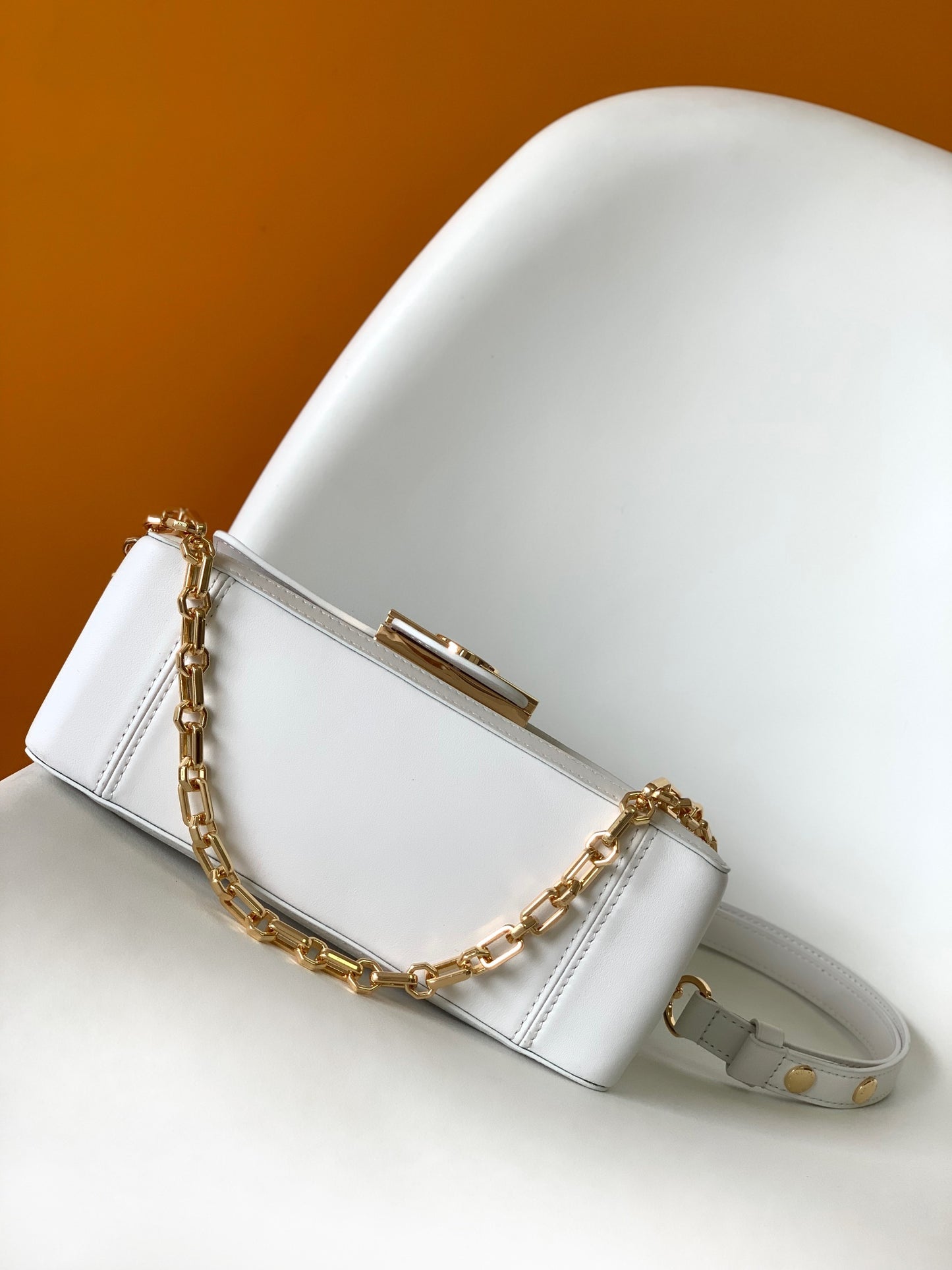 Louis Vuitton Elegant White Leather Crossbody Bag with Gold Chain Strap