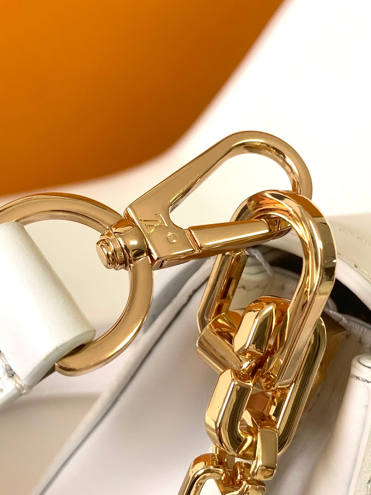 Louis Vuitton Elegant White Leather Crossbody Bag with Gold Chain Strap