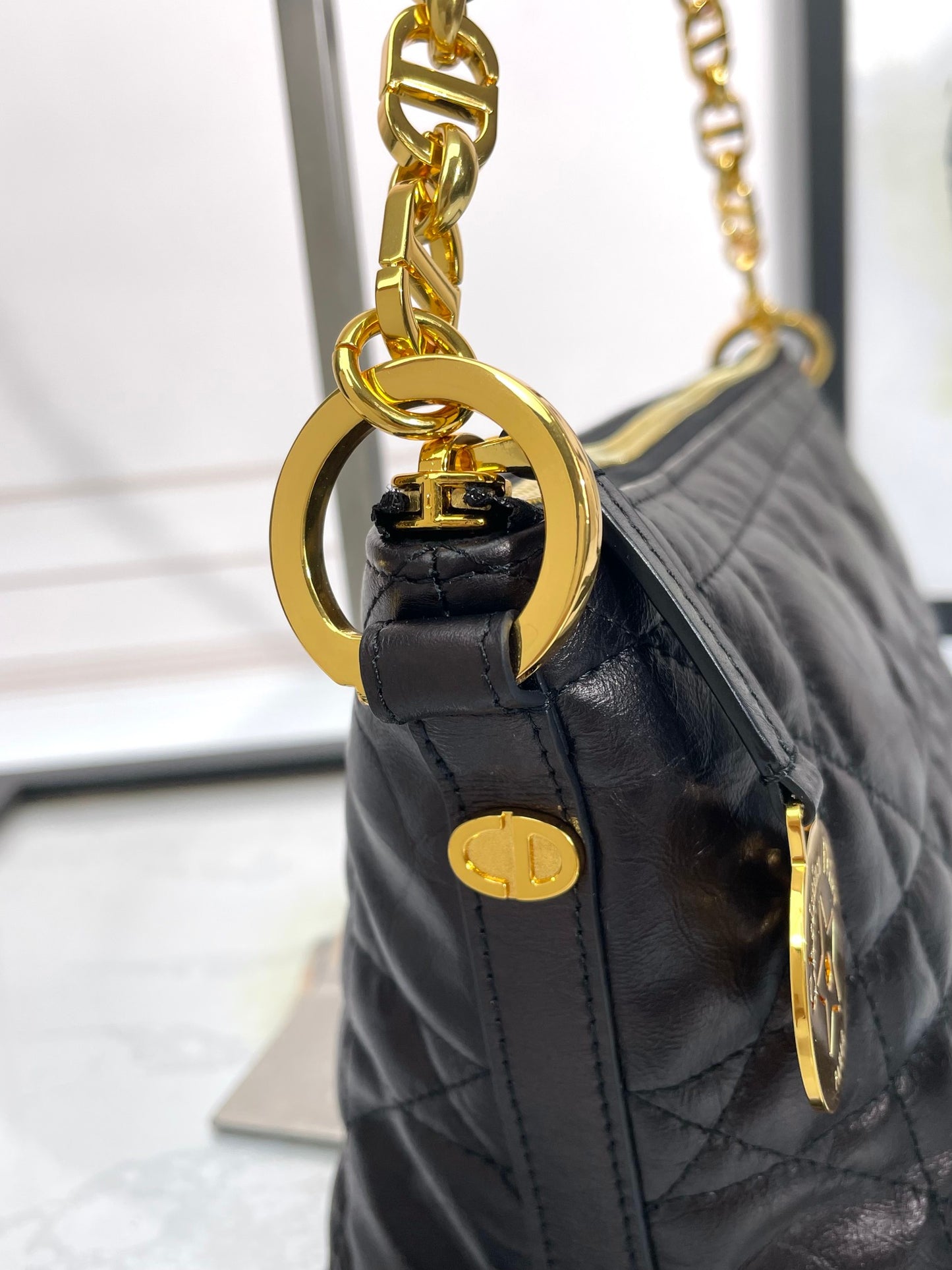 Luxurious Black Quilted Leather Shoulder Bag with Gold-Tone Chain Strap - Elegant Hobo Handbag